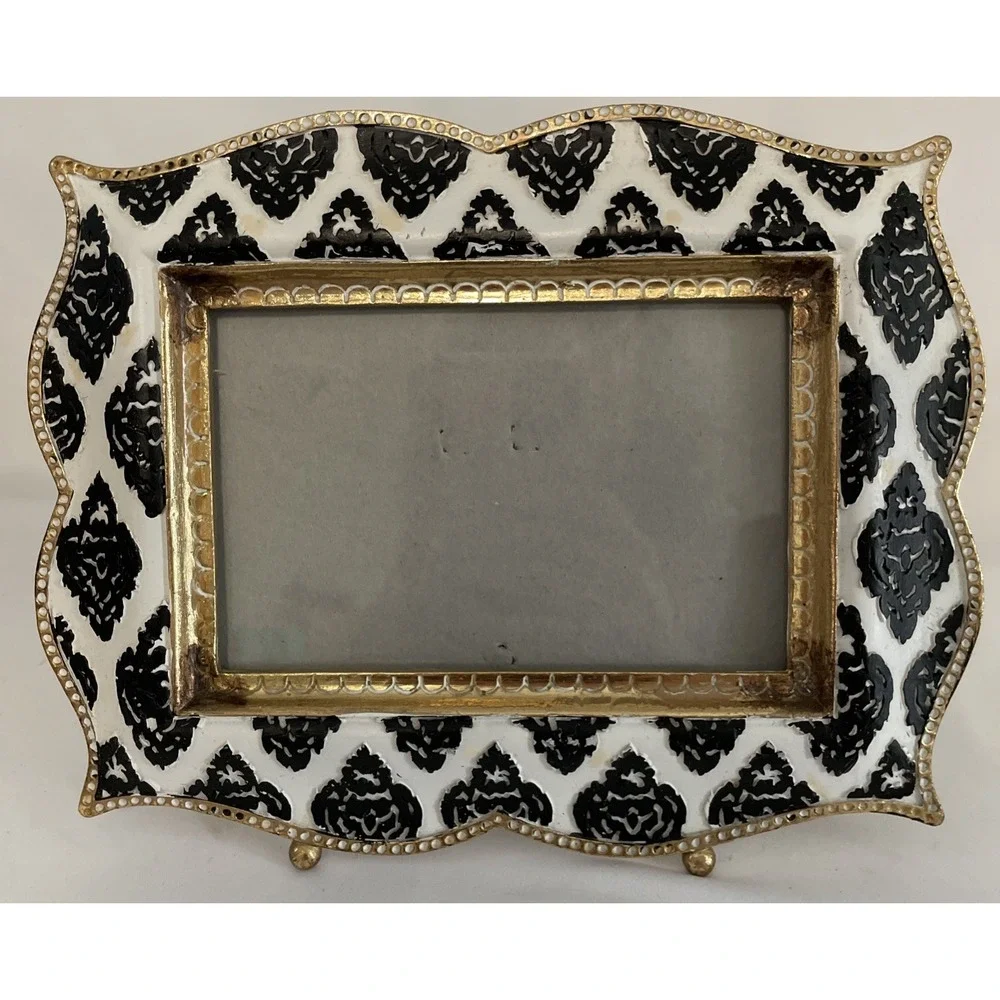 Sicura Tandoor Ikat Black White Gold Resin 7